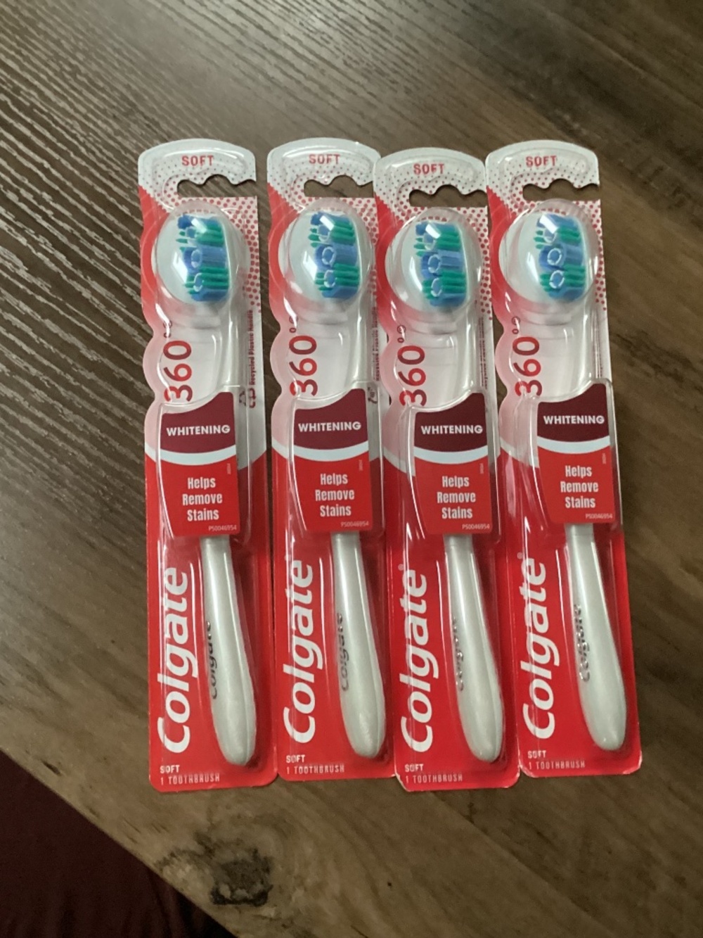 Colgate 360 Whitening Soft Toothbrushes (4 Pack) New